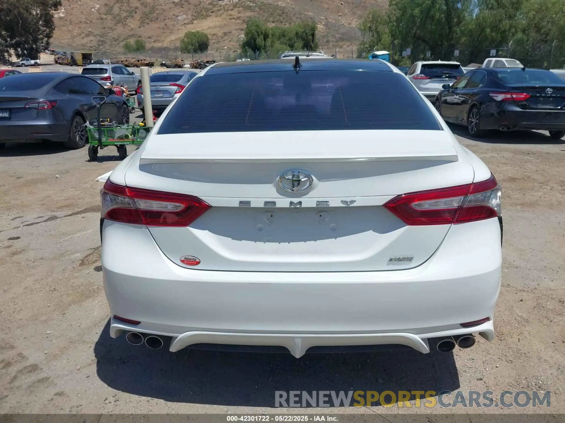 17 Photograph of a damaged car 4T1B61HK9KU730743 TOYOTA CAMRY 2019