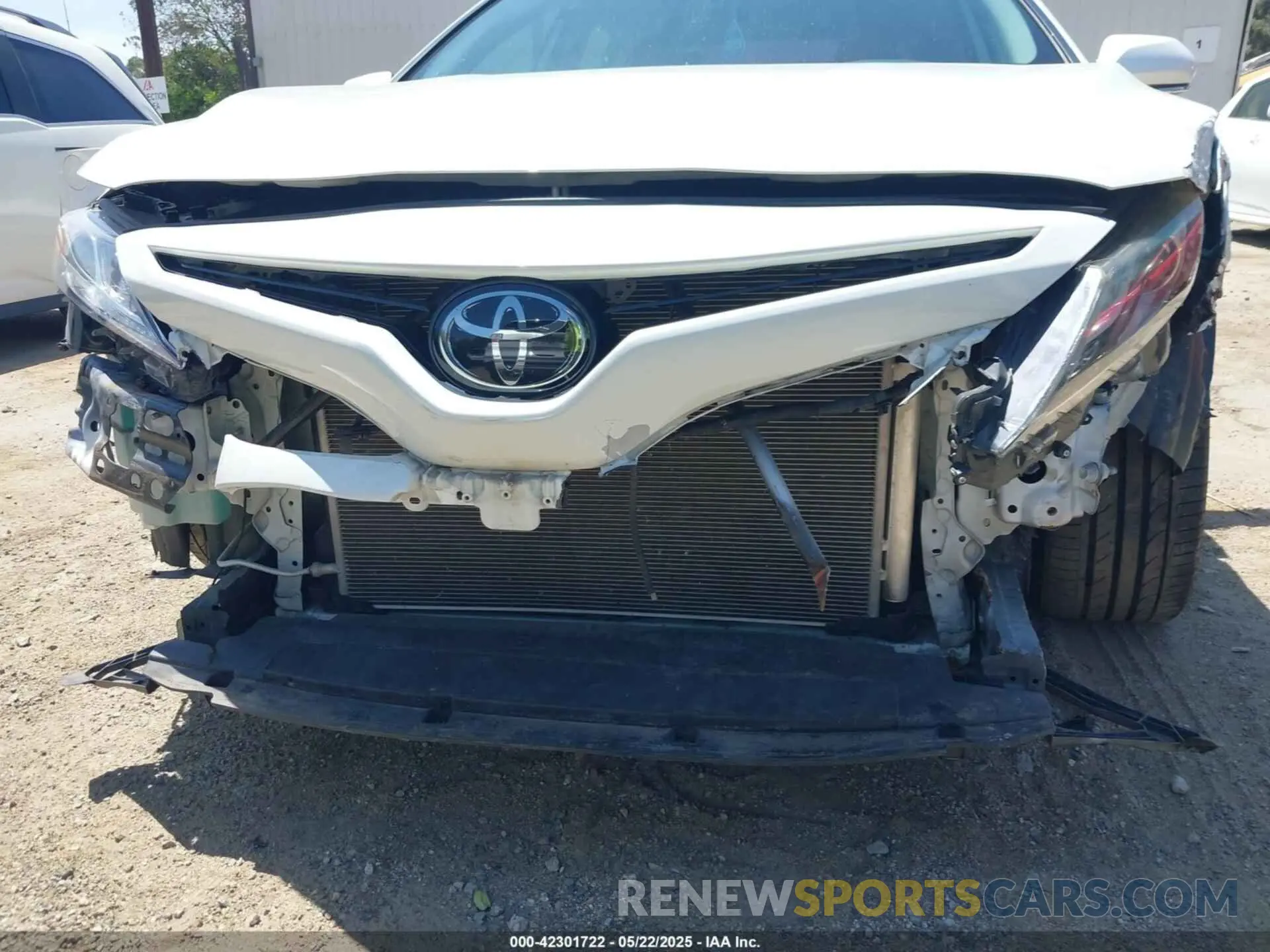18 Photograph of a damaged car 4T1B61HK9KU730743 TOYOTA CAMRY 2019