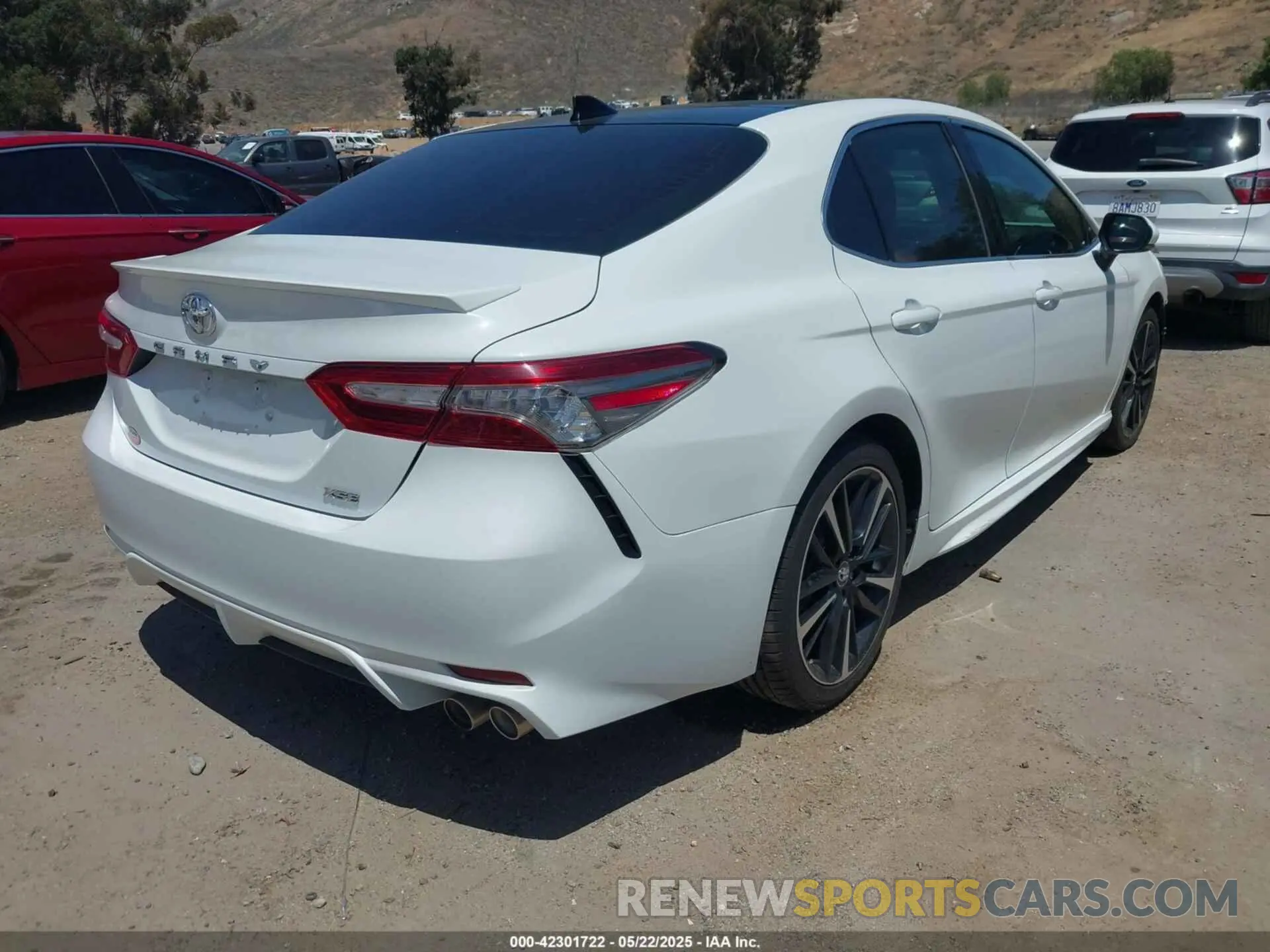 4 Photograph of a damaged car 4T1B61HK9KU730743 TOYOTA CAMRY 2019