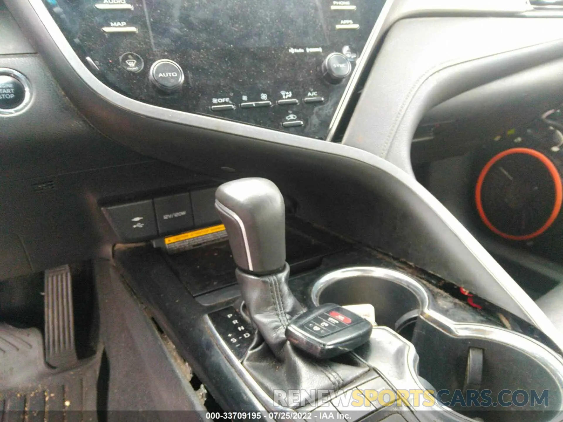 11 Photograph of a damaged car 4T1B61HK9KU735229 TOYOTA CAMRY 2019