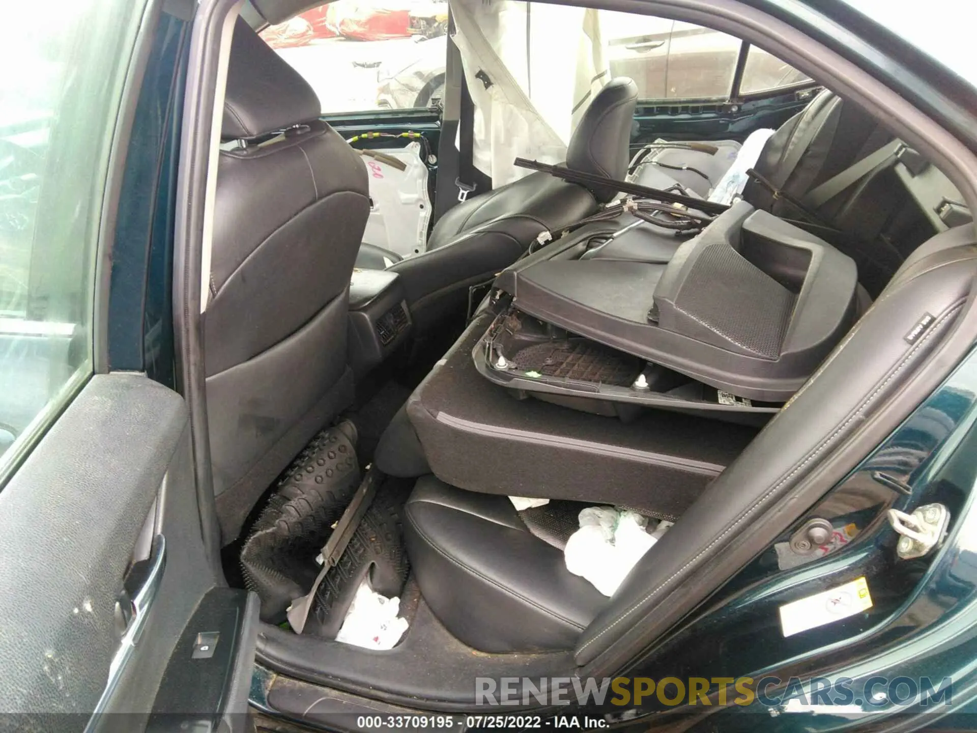 8 Photograph of a damaged car 4T1B61HK9KU735229 TOYOTA CAMRY 2019