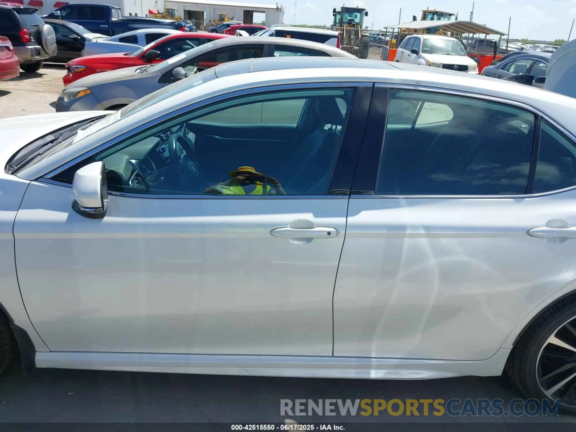 14 Photograph of a damaged car 4T1B61HK9KU771390 TOYOTA CAMRY 2019