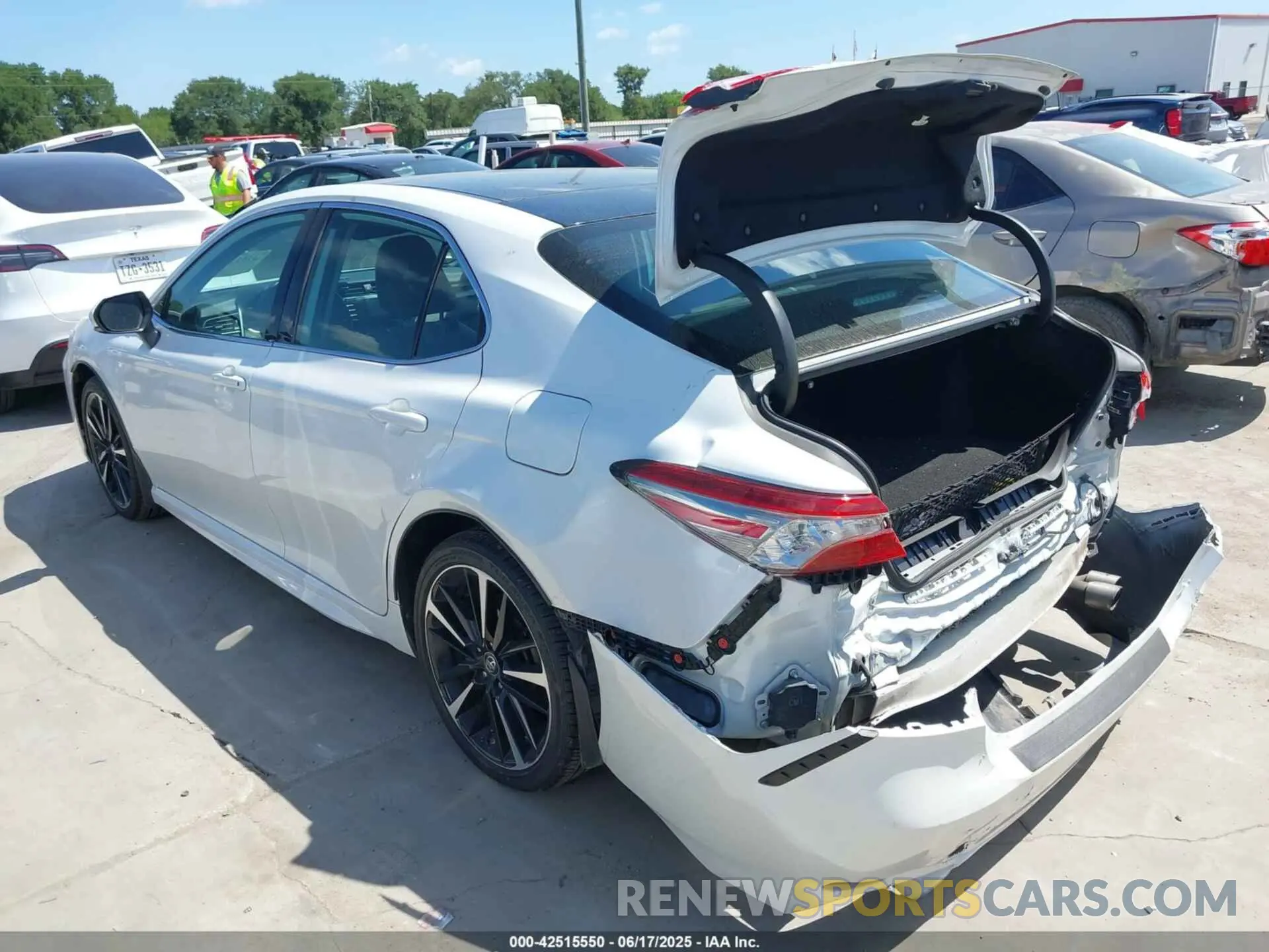 3 Photograph of a damaged car 4T1B61HK9KU771390 TOYOTA CAMRY 2019