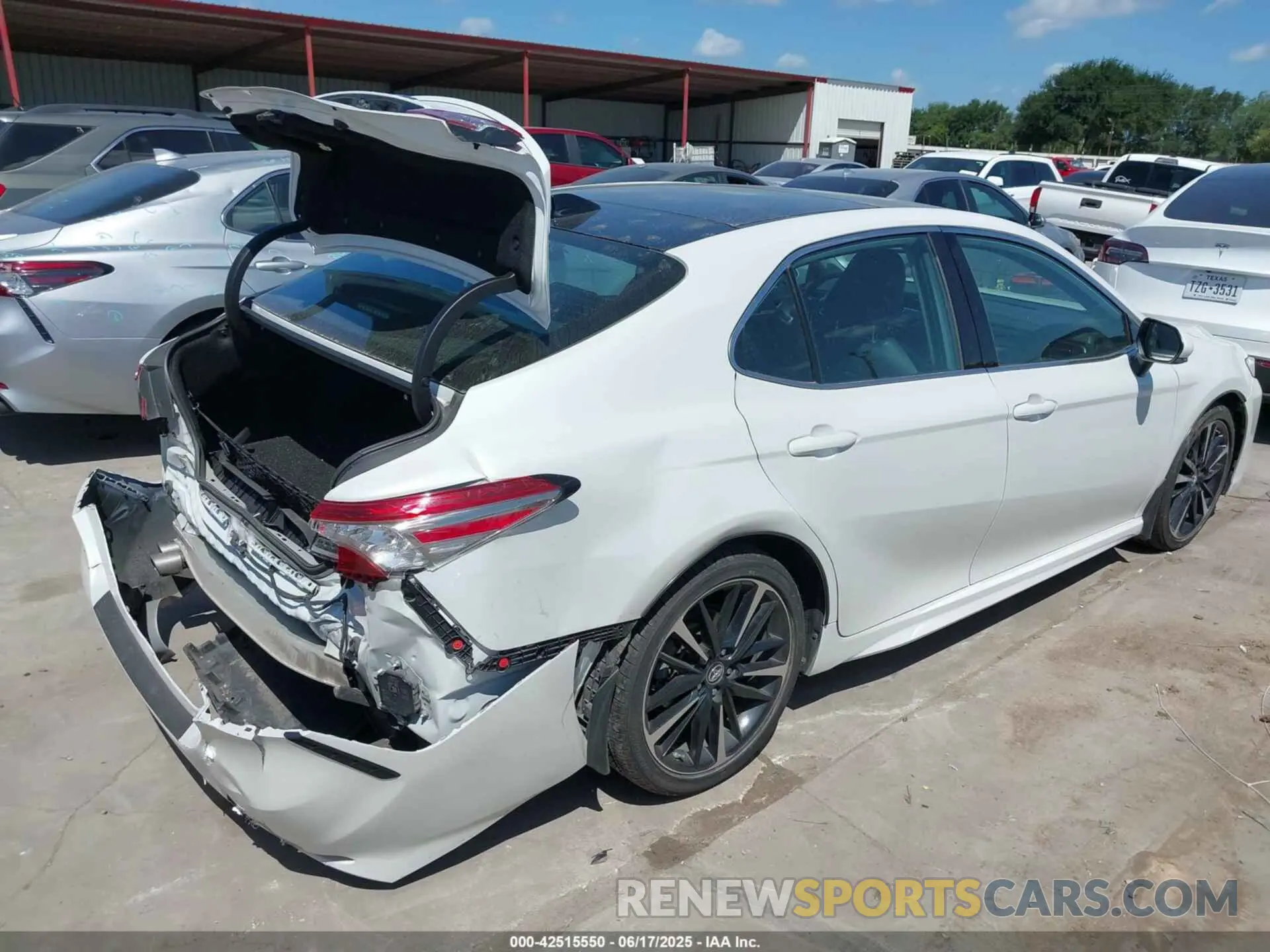 4 Photograph of a damaged car 4T1B61HK9KU771390 TOYOTA CAMRY 2019