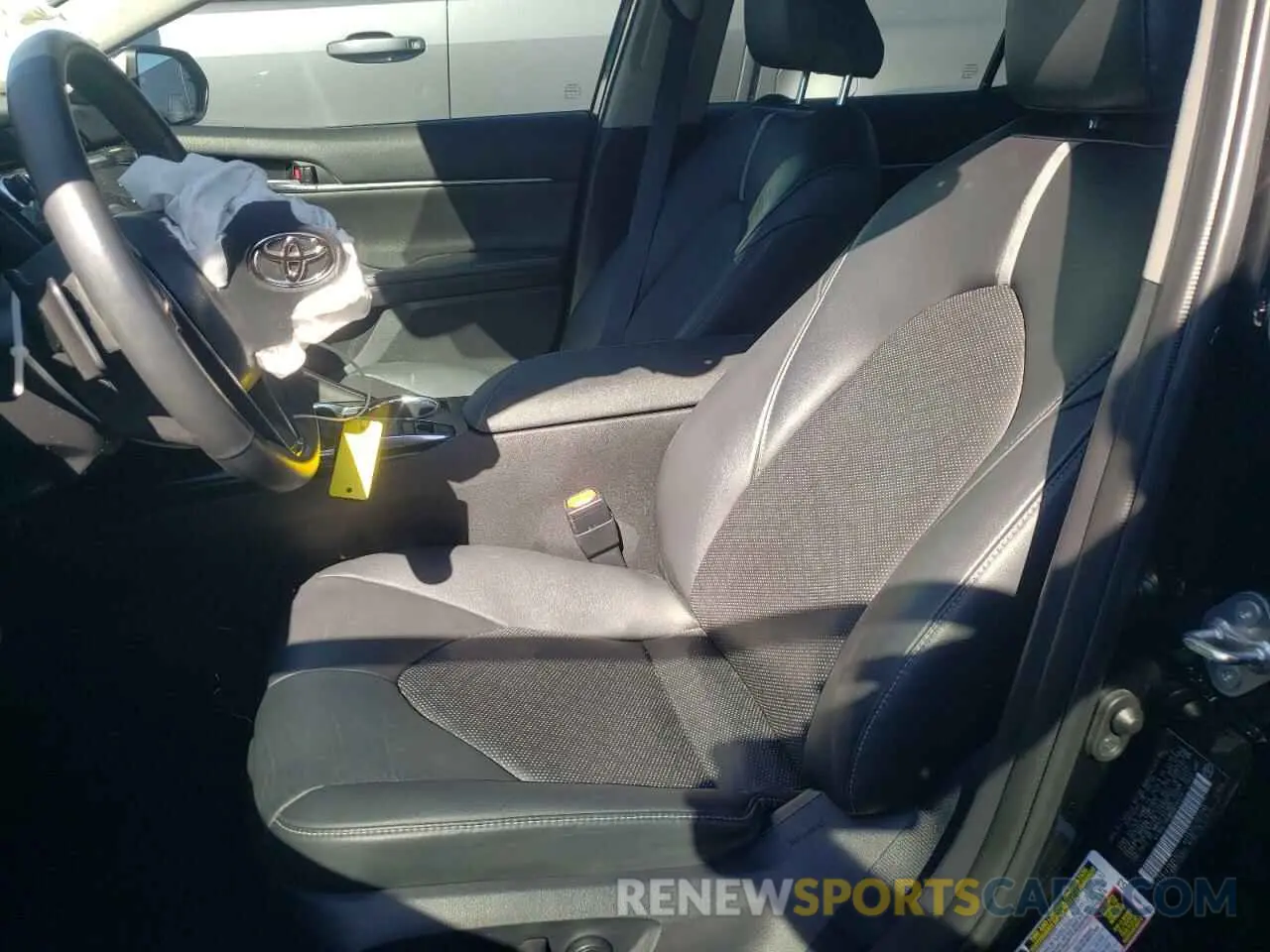 7 Photograph of a damaged car 4T1B61HK9KU824413 TOYOTA CAMRY 2019