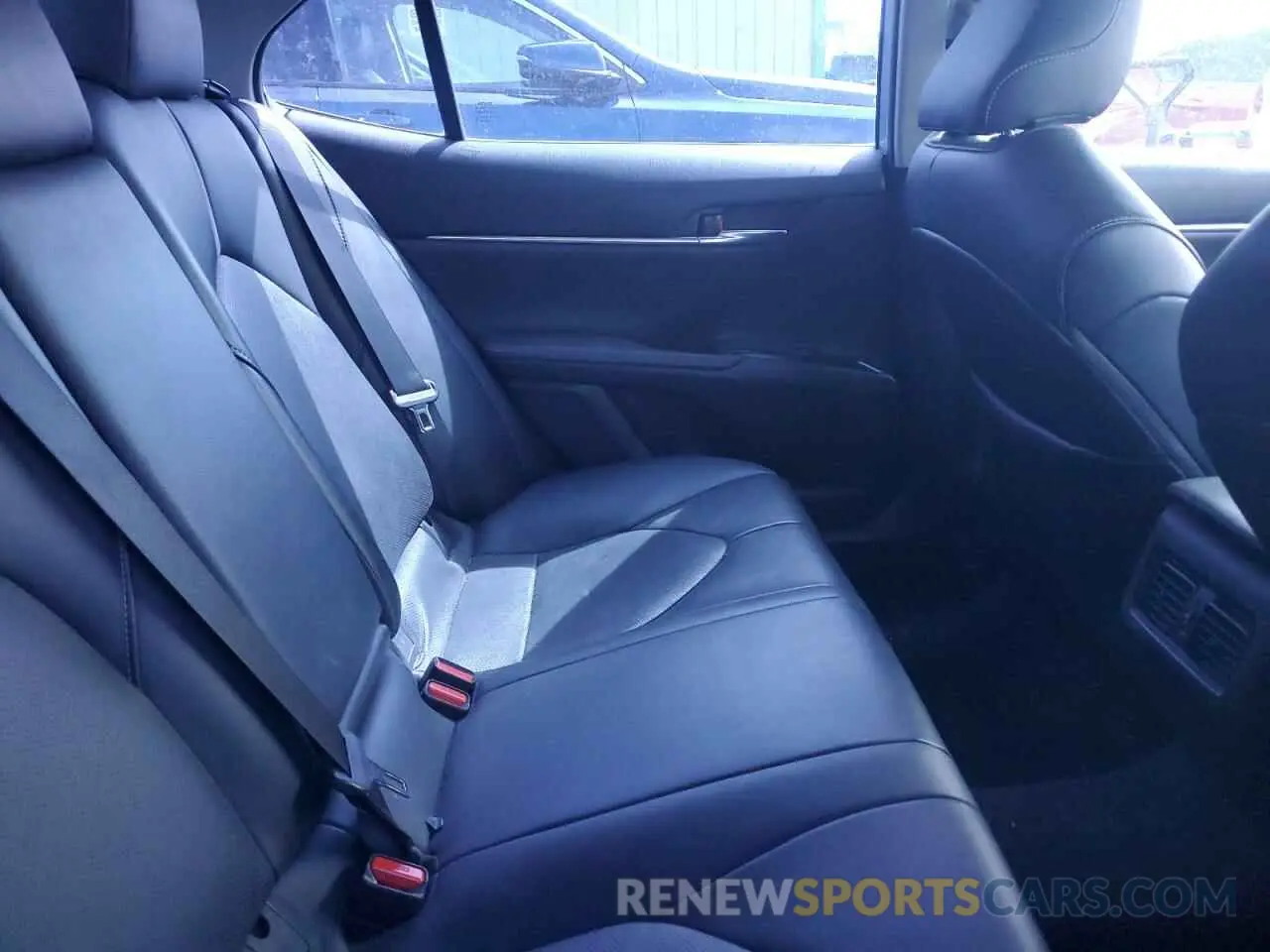10 Photograph of a damaged car 4T1B61HK9KU833631 TOYOTA CAMRY 2019