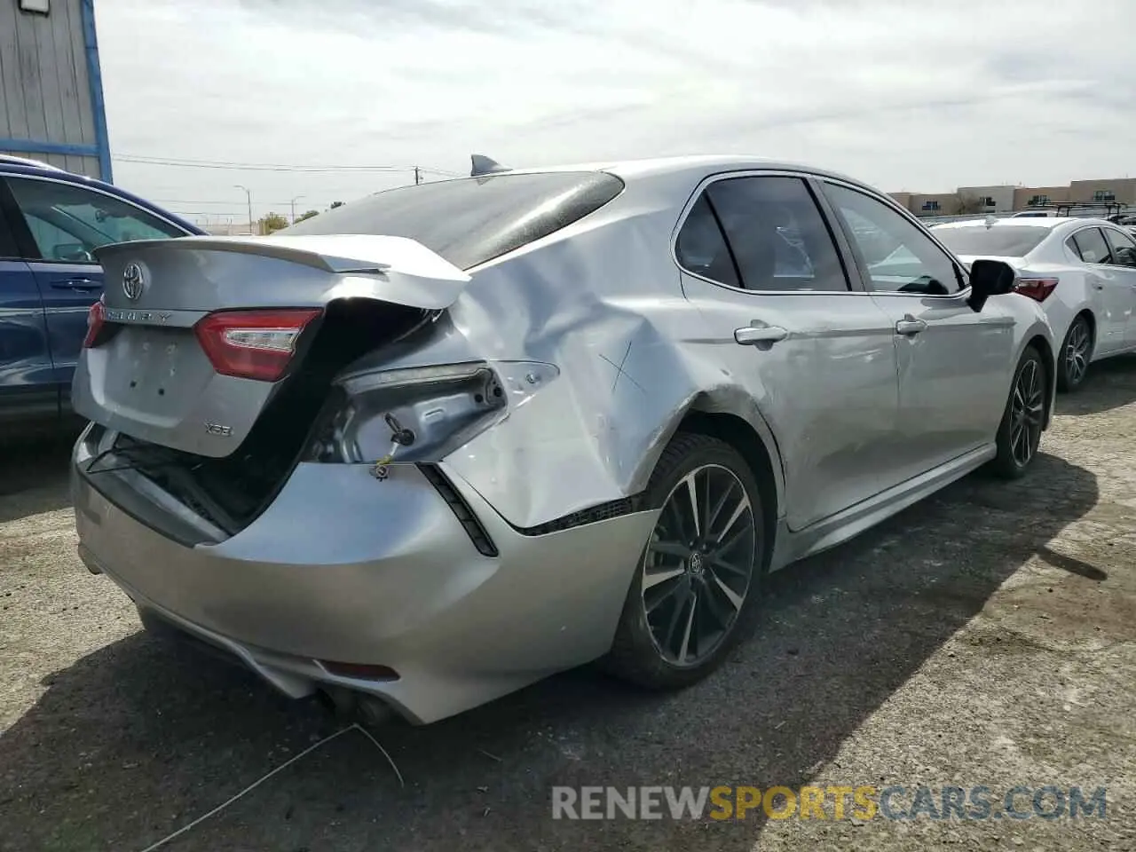 3 Photograph of a damaged car 4T1B61HK9KU833631 TOYOTA CAMRY 2019