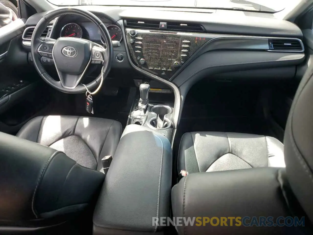 8 Photograph of a damaged car 4T1B61HK9KU833631 TOYOTA CAMRY 2019