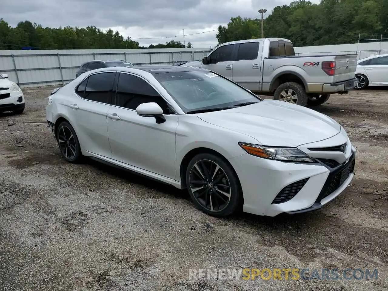 4 Photograph of a damaged car 4T1B61HK9KU839235 TOYOTA CAMRY 2019