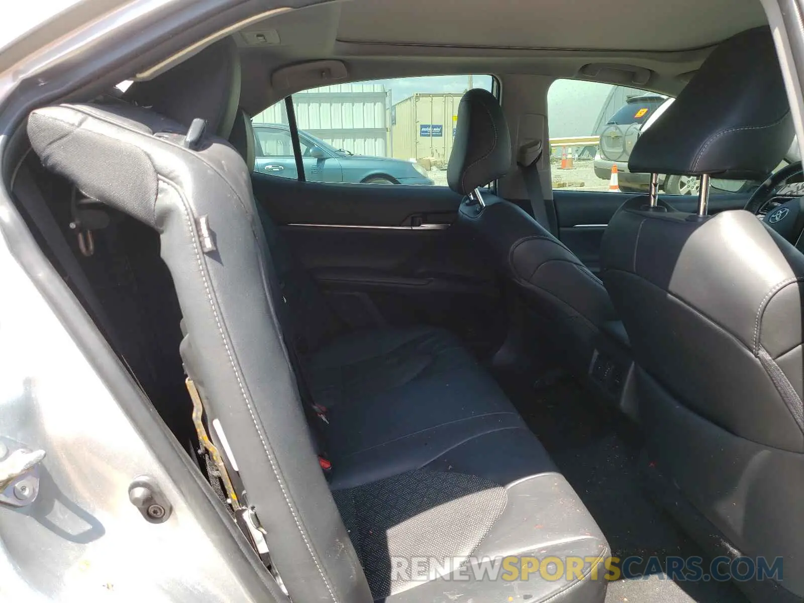 6 Photograph of a damaged car 4T1B61HKXKU213676 TOYOTA CAMRY 2019