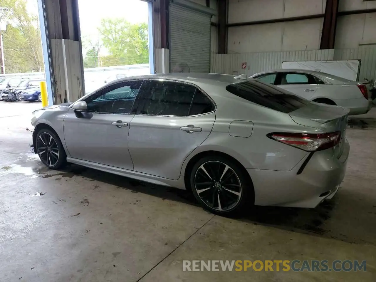 2 Фотография поврежденного автомобиля 4T1B61HKXKU705494 TOYOTA CAMRY 2019
