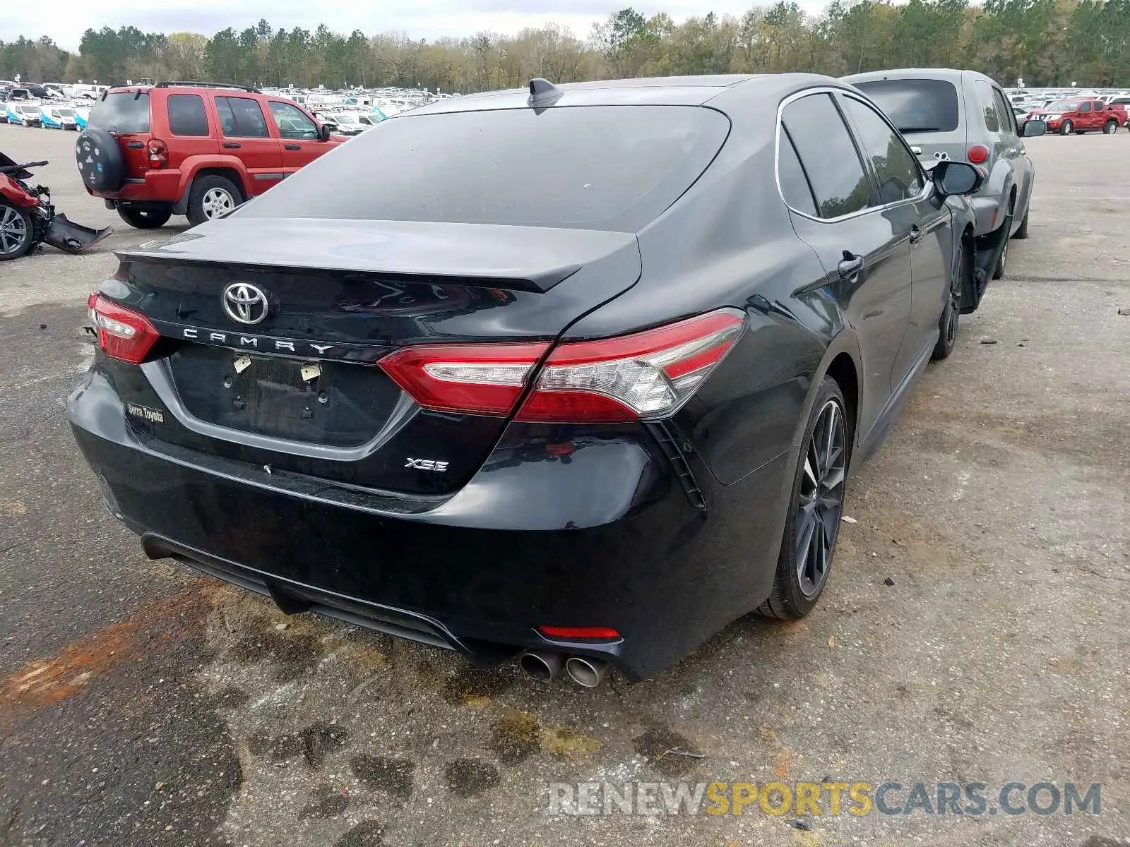 4 Photograph of a damaged car 4T1B61HKXKU753951 TOYOTA CAMRY 2019