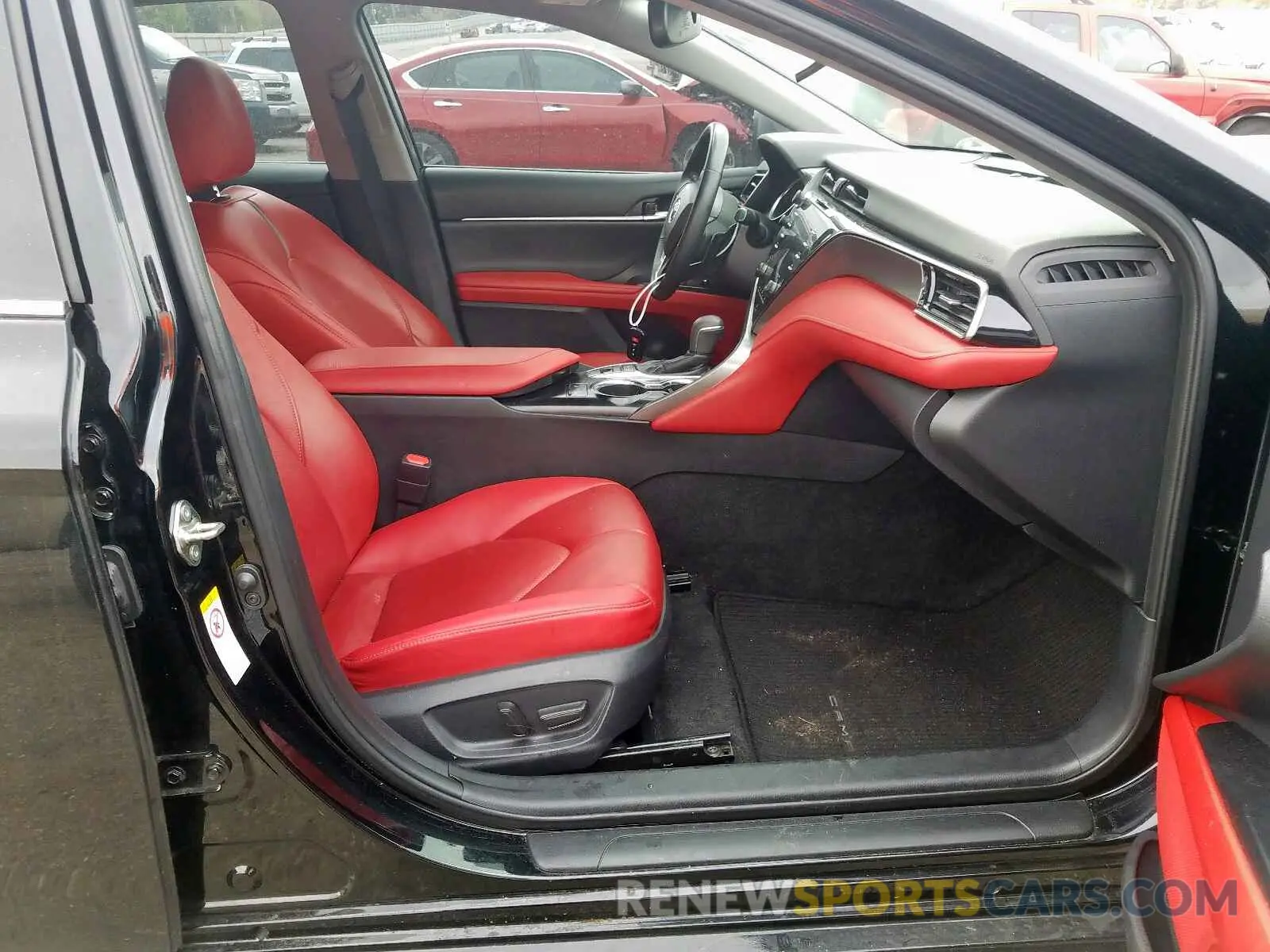5 Photograph of a damaged car 4T1B61HKXKU753951 TOYOTA CAMRY 2019