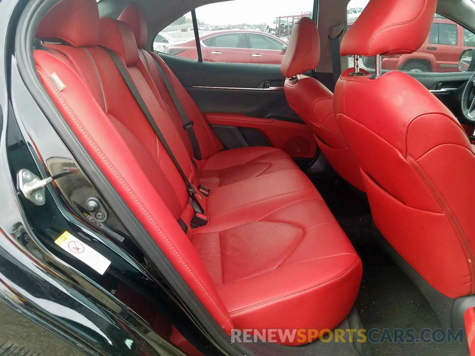 6 Photograph of a damaged car 4T1B61HKXKU753951 TOYOTA CAMRY 2019