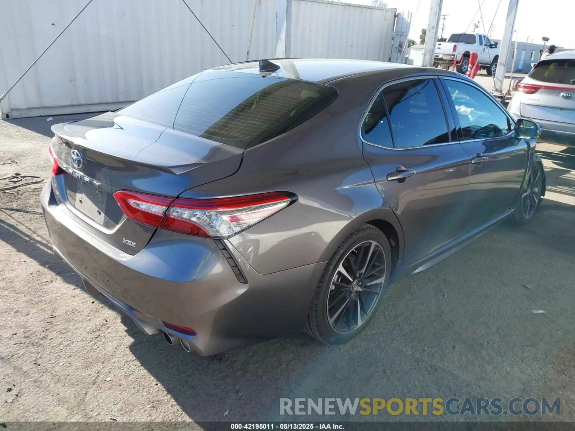 4 Фотография поврежденного автомобиля 4T1B61HKXKU828907 TOYOTA CAMRY 2019