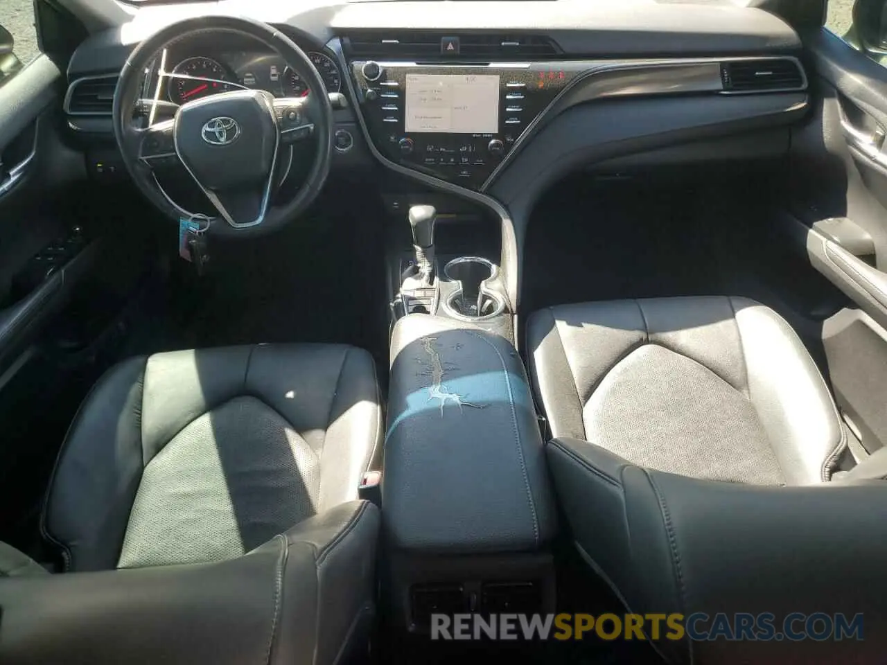 8 Photograph of a damaged car 4T1B61HKXKU834948 TOYOTA CAMRY 2019