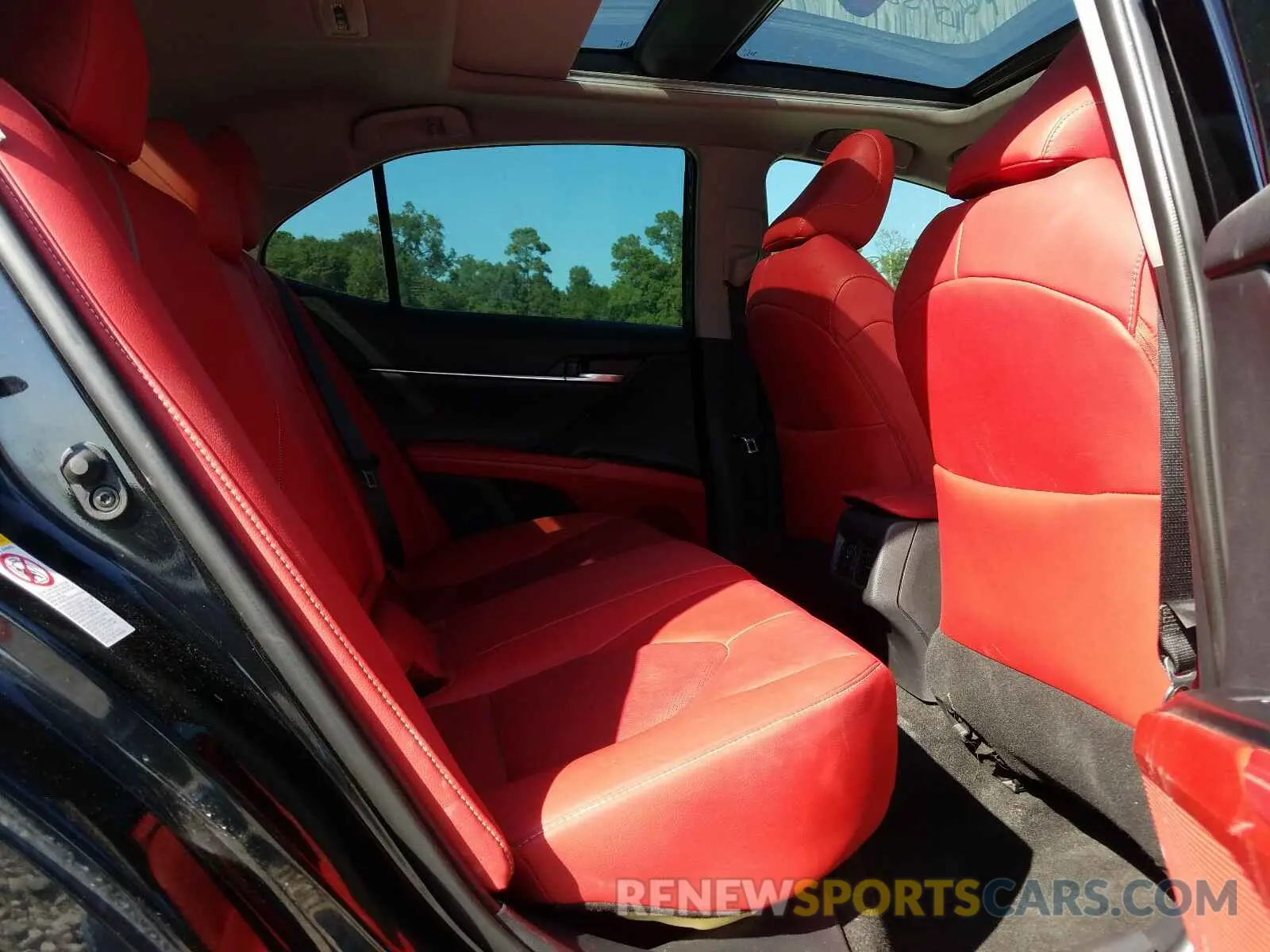 6 Photograph of a damaged car 4T1BZ1HK0KU027085 TOYOTA CAMRY 2019