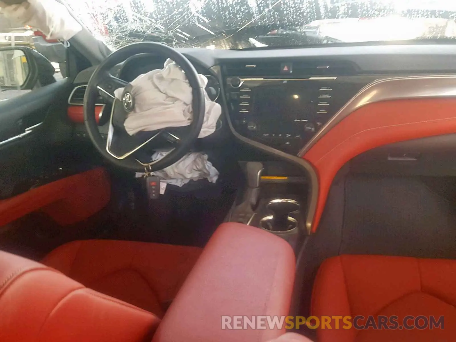 9 Photograph of a damaged car 4T1BZ1HK0KU028155 TOYOTA CAMRY 2019