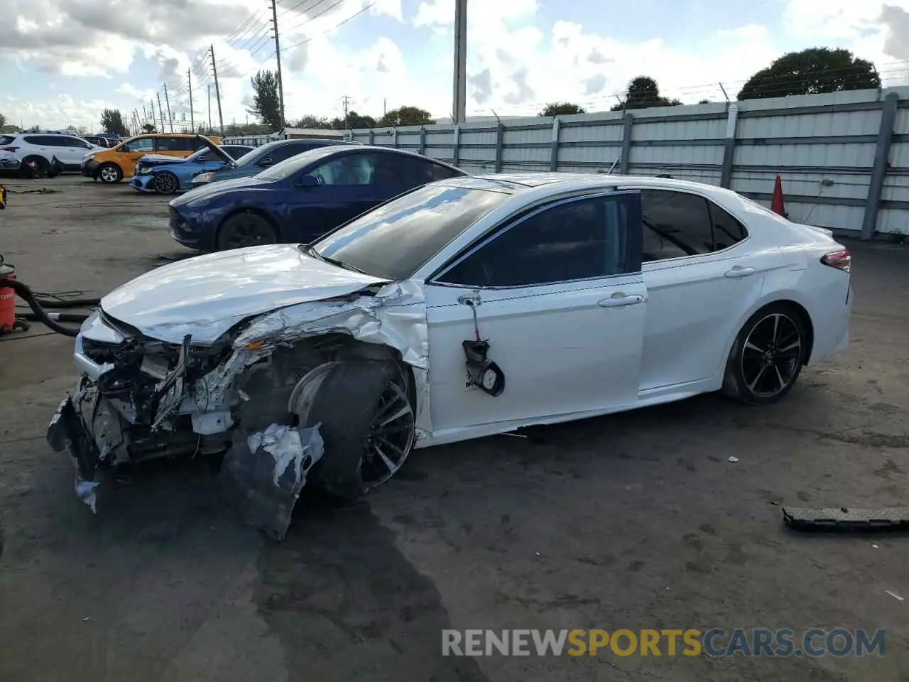 1 Photograph of a damaged car 4T1BZ1HK0KU028933 TOYOTA CAMRY 2019