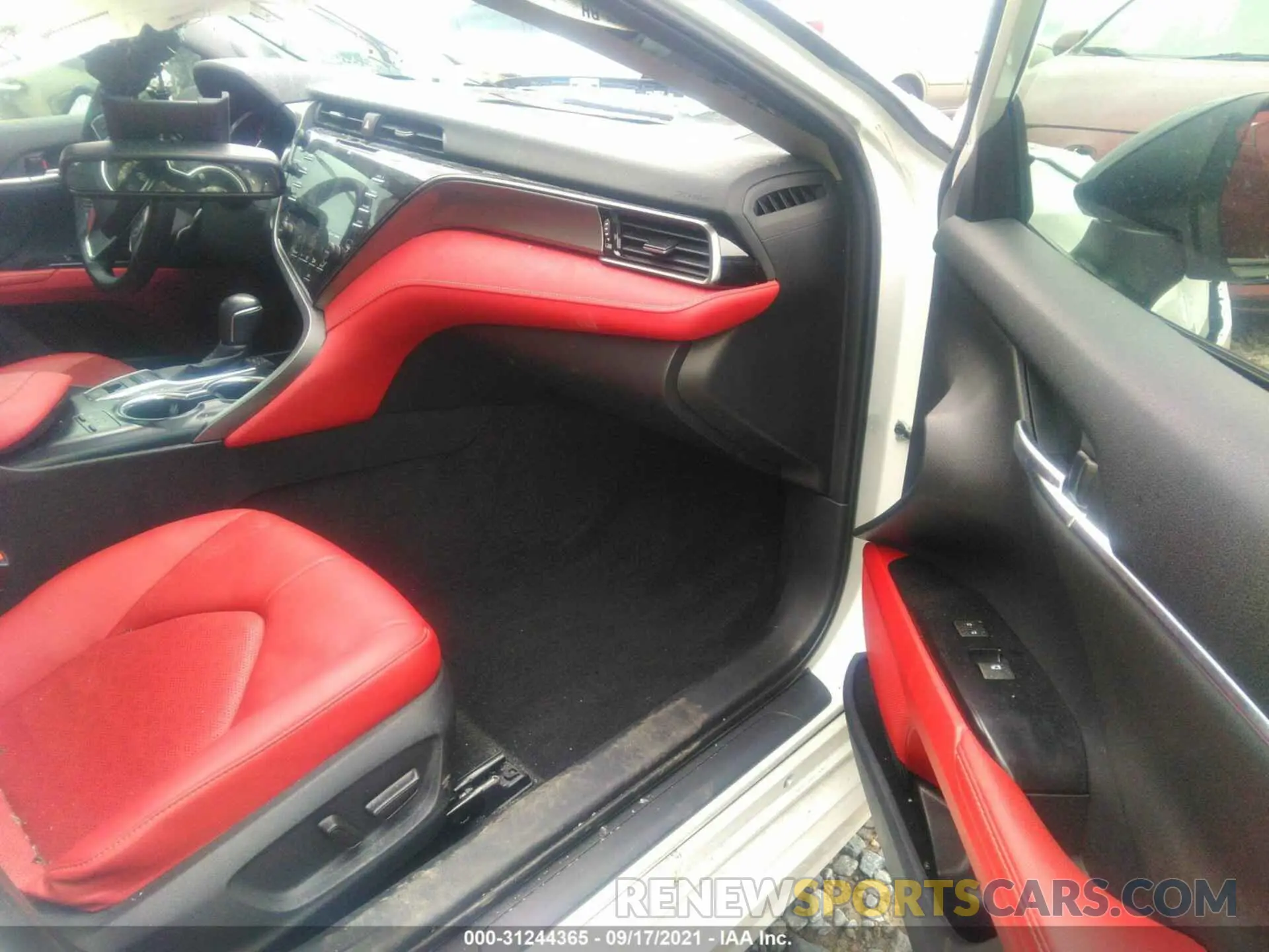 5 Photograph of a damaged car 4T1BZ1HK0KU031508 TOYOTA CAMRY 2019