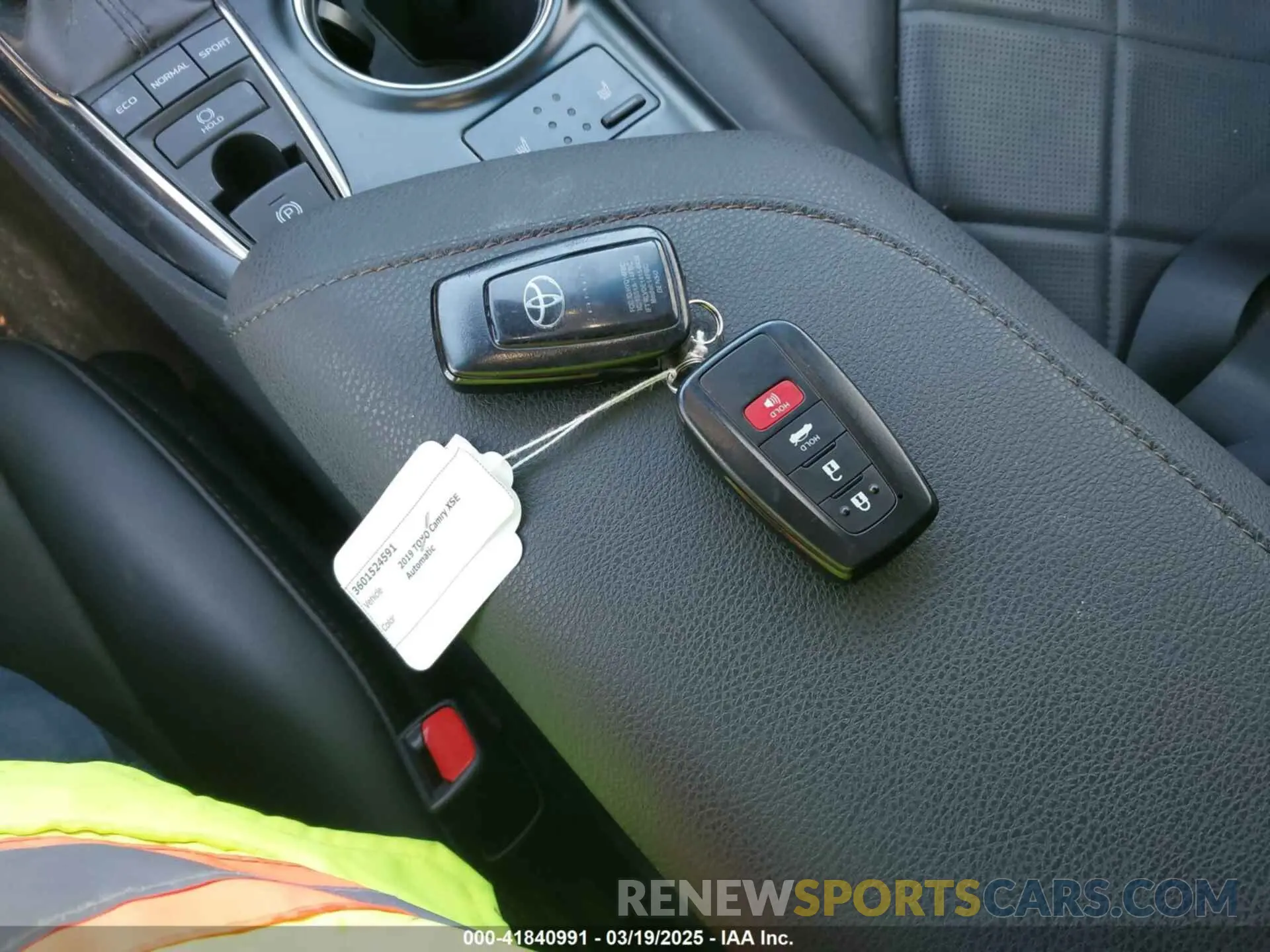 11 Photograph of a damaged car 4T1BZ1HK0KU507692 TOYOTA CAMRY 2019
