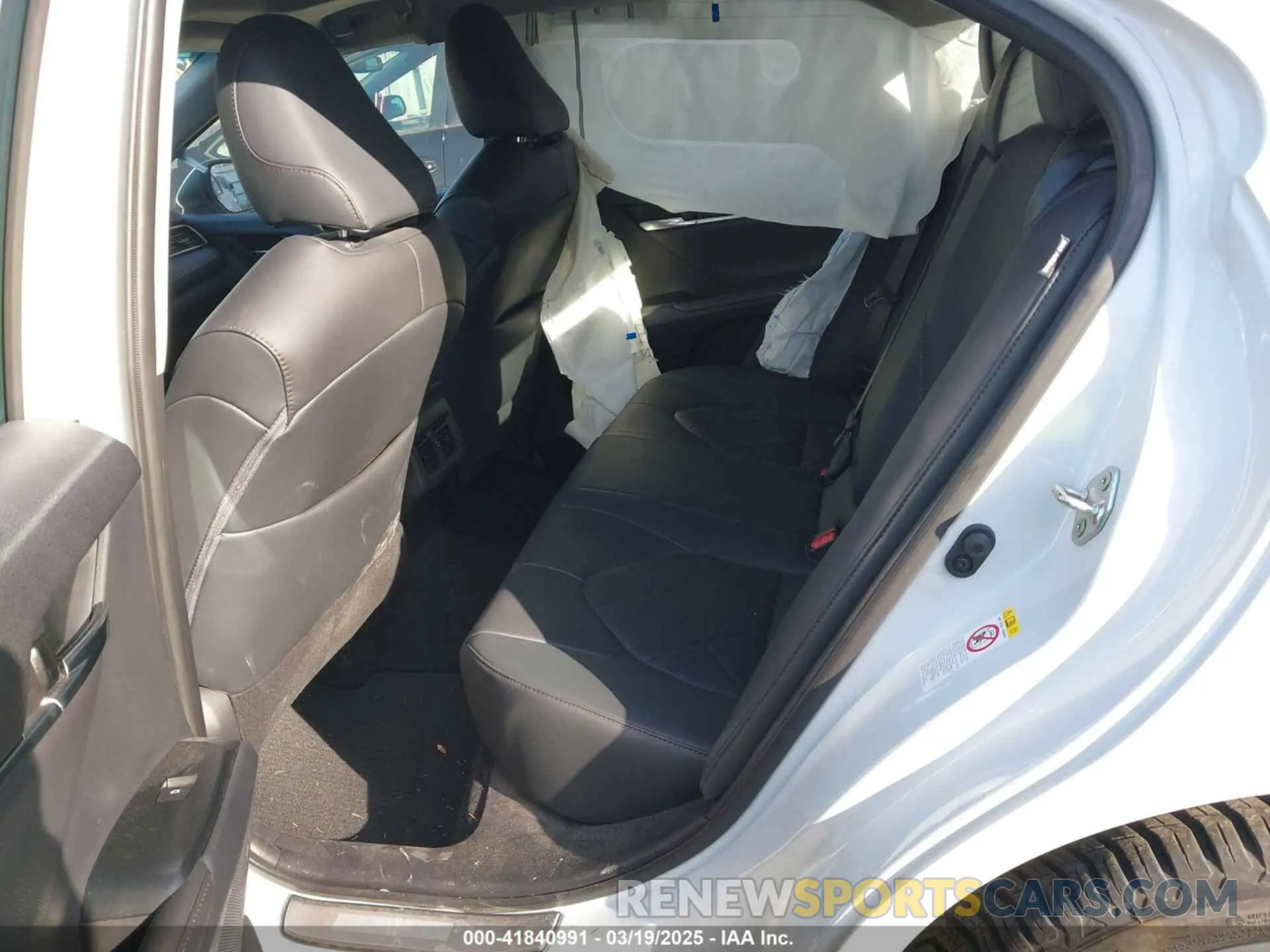 8 Photograph of a damaged car 4T1BZ1HK0KU507692 TOYOTA CAMRY 2019