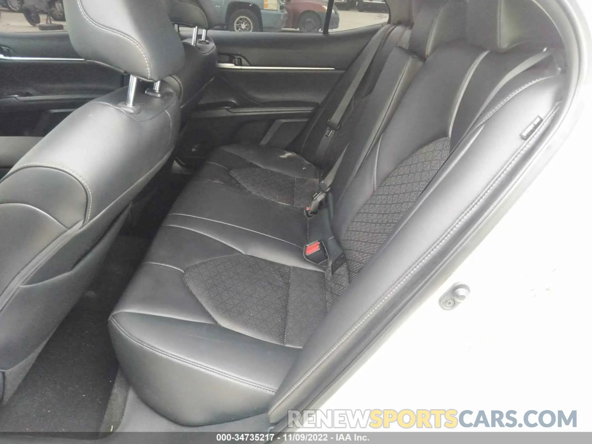 8 Photograph of a damaged car 4T1BZ1HK1KU026804 TOYOTA CAMRY 2019