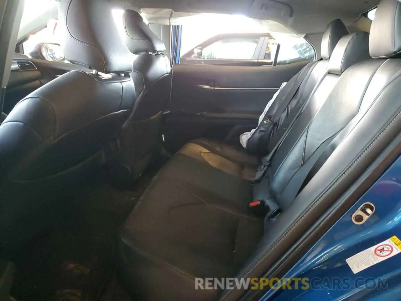 10 Photograph of a damaged car 4T1BZ1HK2KU025158 TOYOTA CAMRY 2019