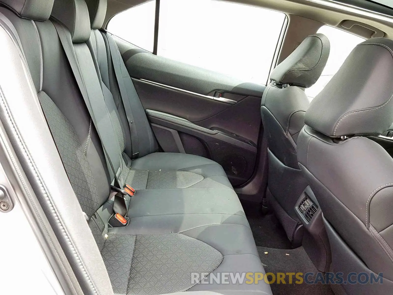 6 Photograph of a damaged car 4T1BZ1HK3KU023063 TOYOTA CAMRY 2019