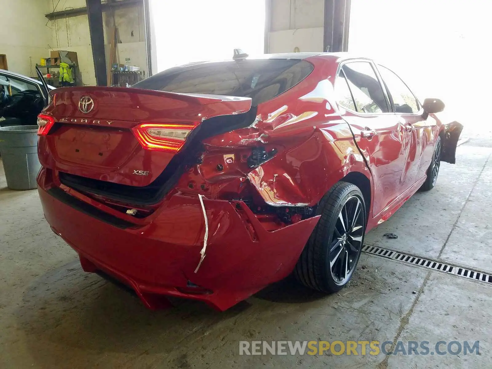 4 Photograph of a damaged car 4T1BZ1HK4KU030412 TOYOTA CAMRY 2019