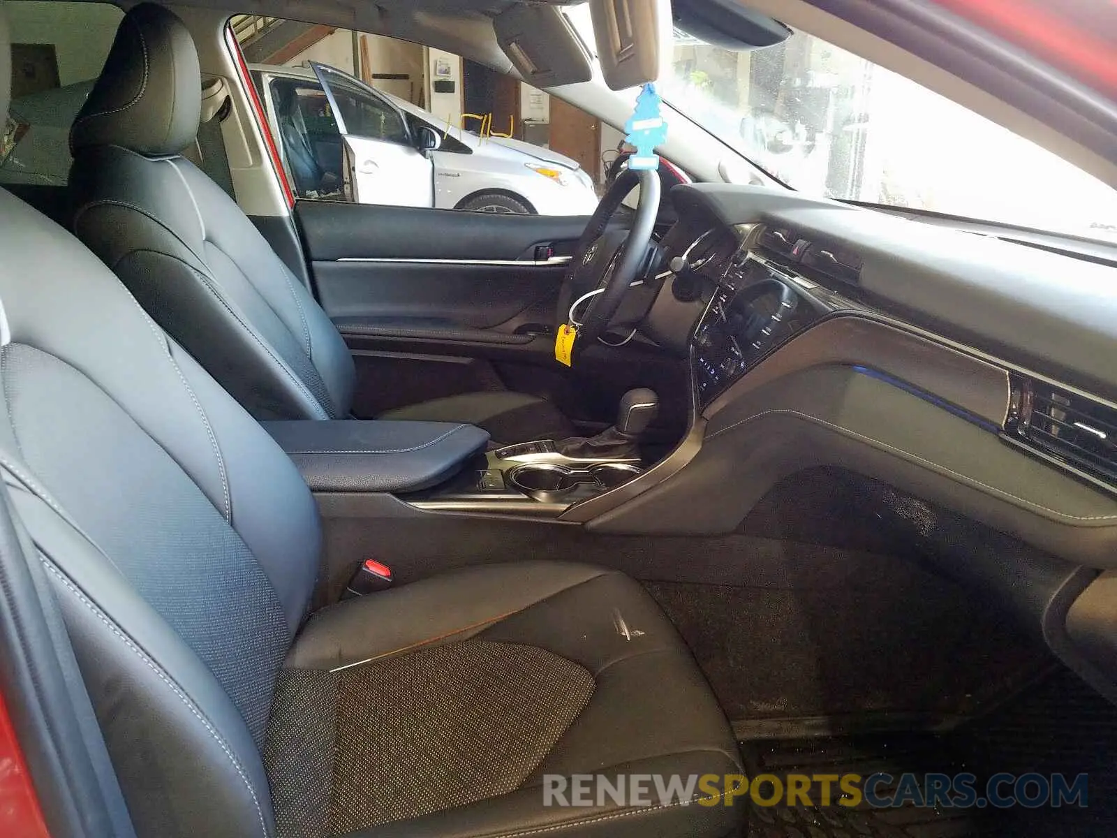 5 Photograph of a damaged car 4T1BZ1HK4KU030412 TOYOTA CAMRY 2019