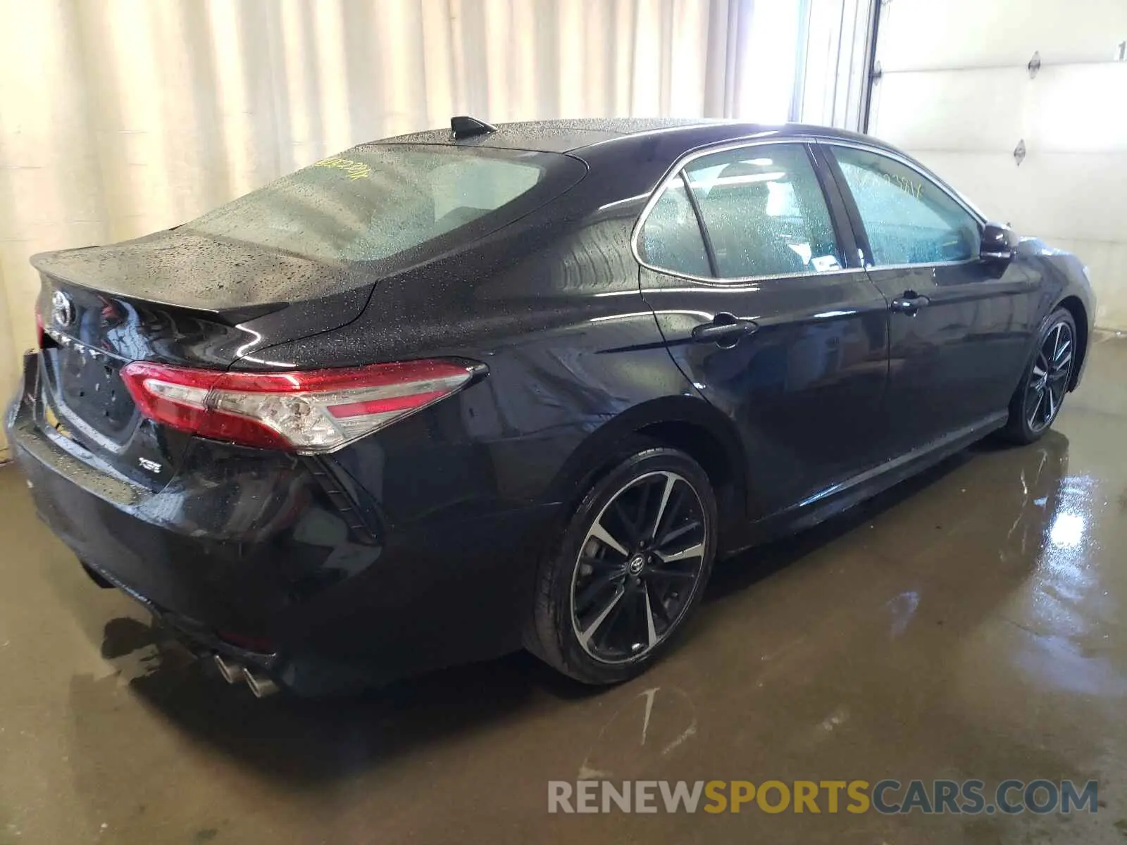4 Photograph of a damaged car 4T1BZ1HK5KU029754 TOYOTA CAMRY 2019