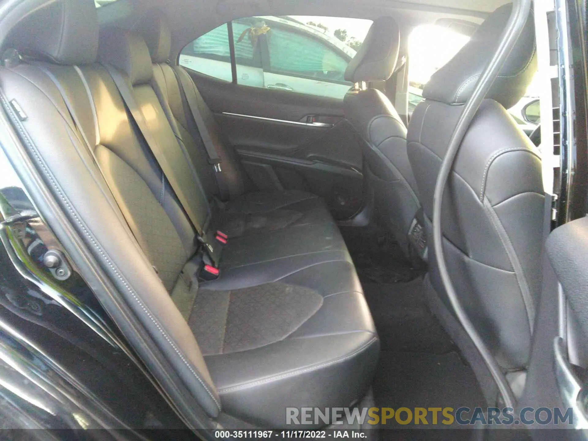 8 Photograph of a damaged car 4T1BZ1HK5KU032444 TOYOTA CAMRY 2019