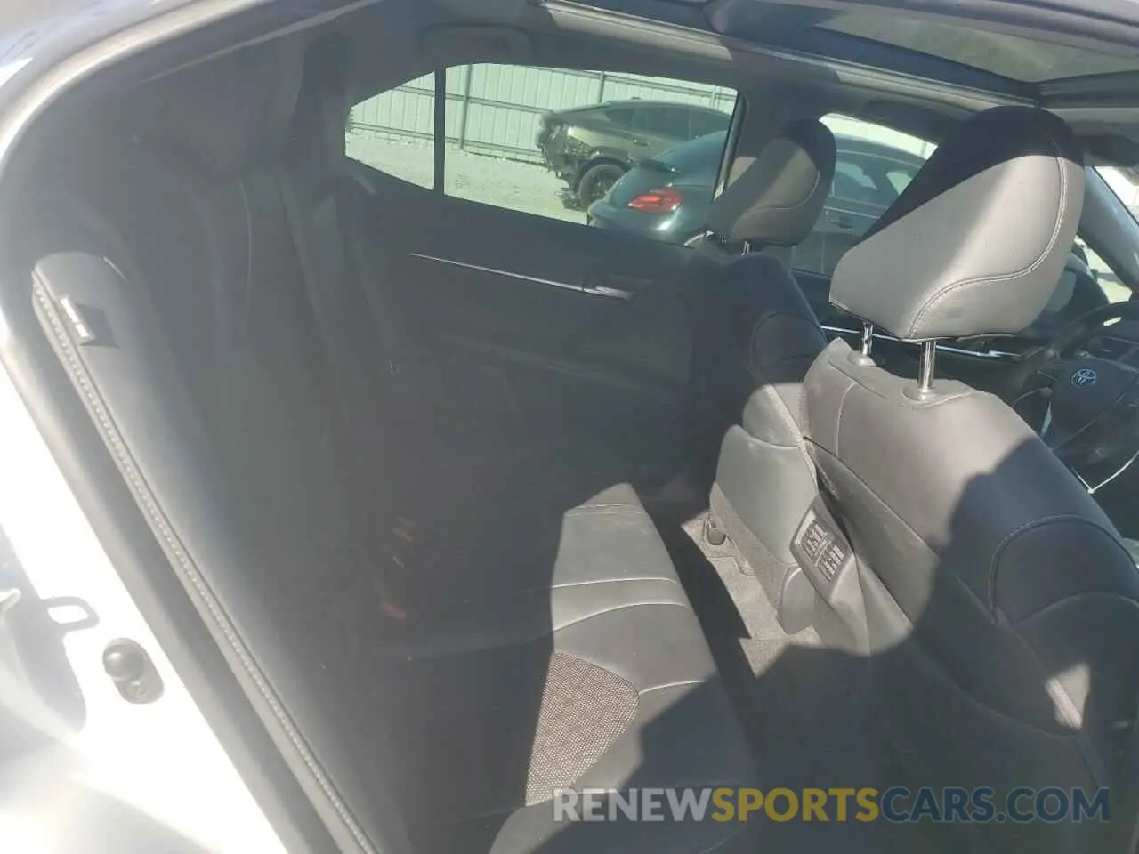 10 Photograph of a damaged car 4T1BZ1HK5KU032489 TOYOTA CAMRY 2019