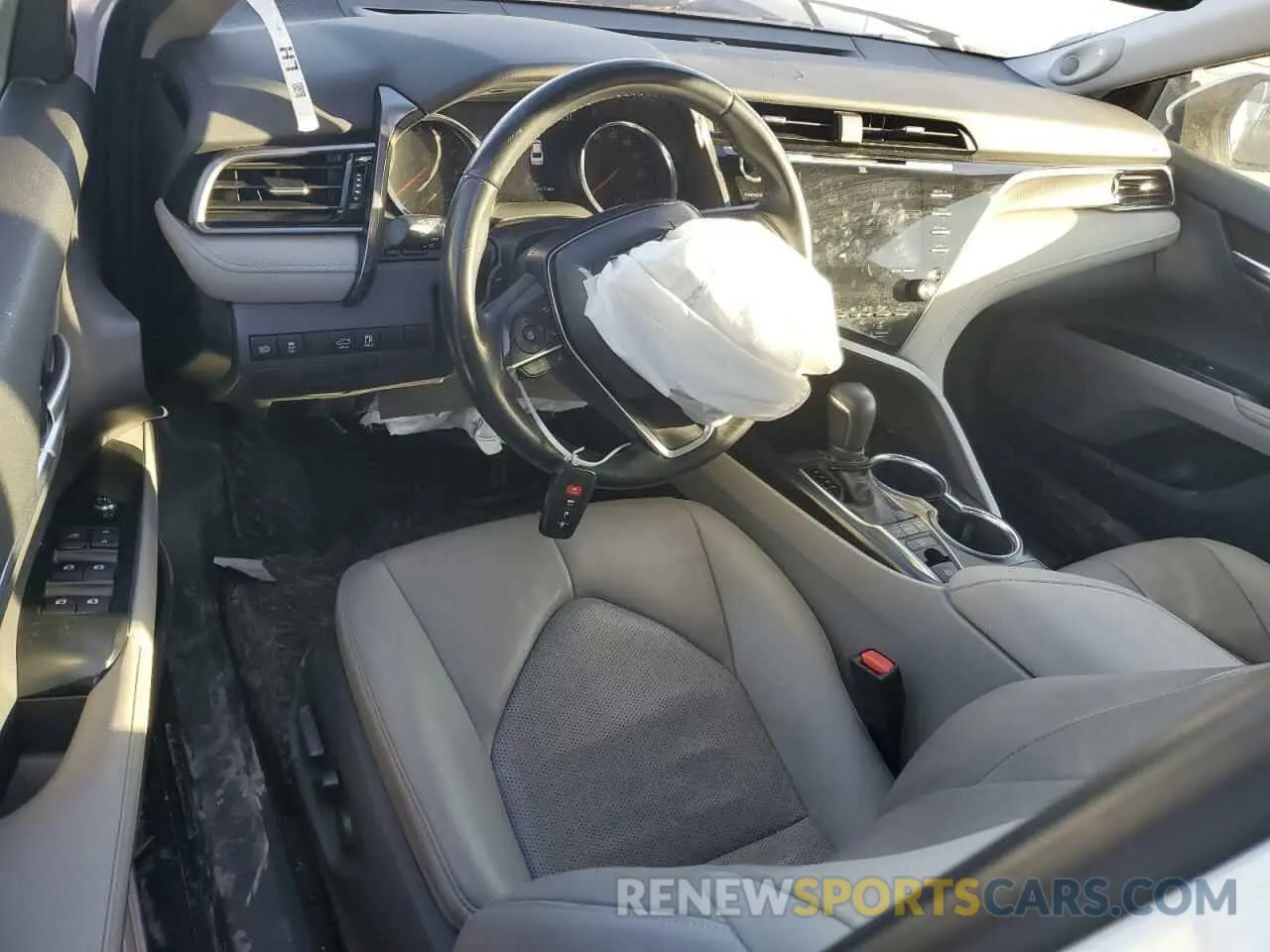 8 Photograph of a damaged car 4T1BZ1HK6KU028564 TOYOTA CAMRY 2019