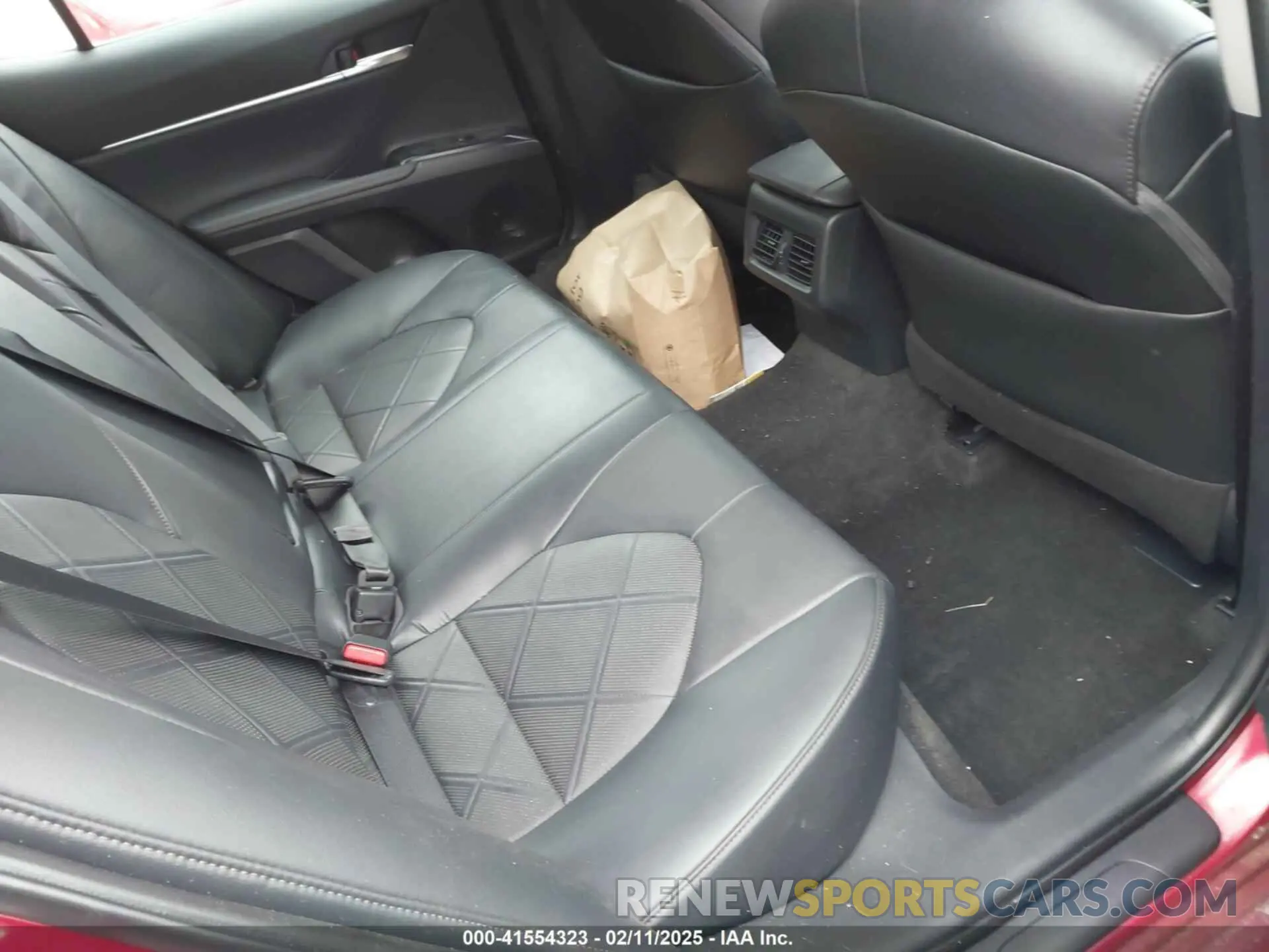 8 Photograph of a damaged car 4T1BZ1HK7KU027200 TOYOTA CAMRY 2019