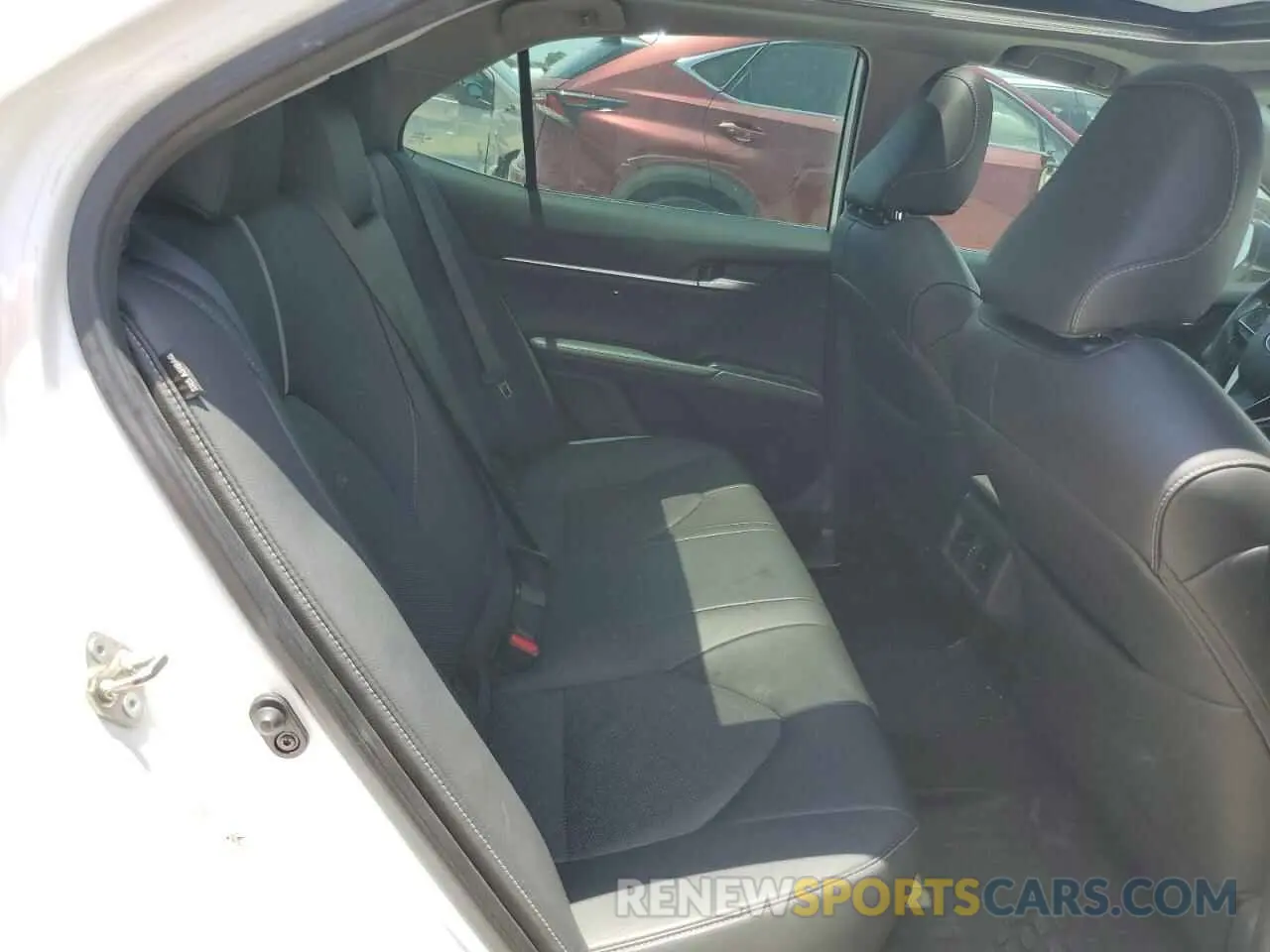 10 Photograph of a damaged car 4T1BZ1HK8KU026301 TOYOTA CAMRY 2019
