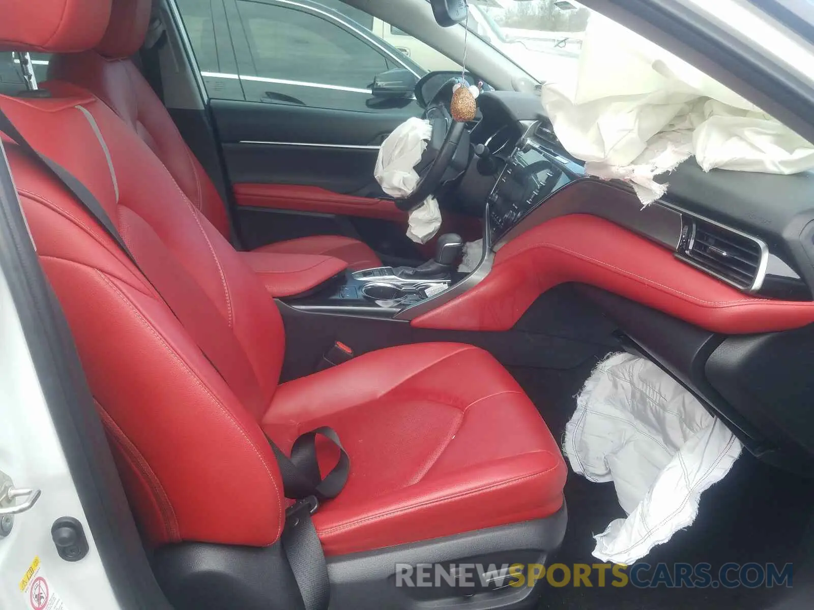 5 Photograph of a damaged car 4T1BZ1HK8KU027061 TOYOTA CAMRY 2019