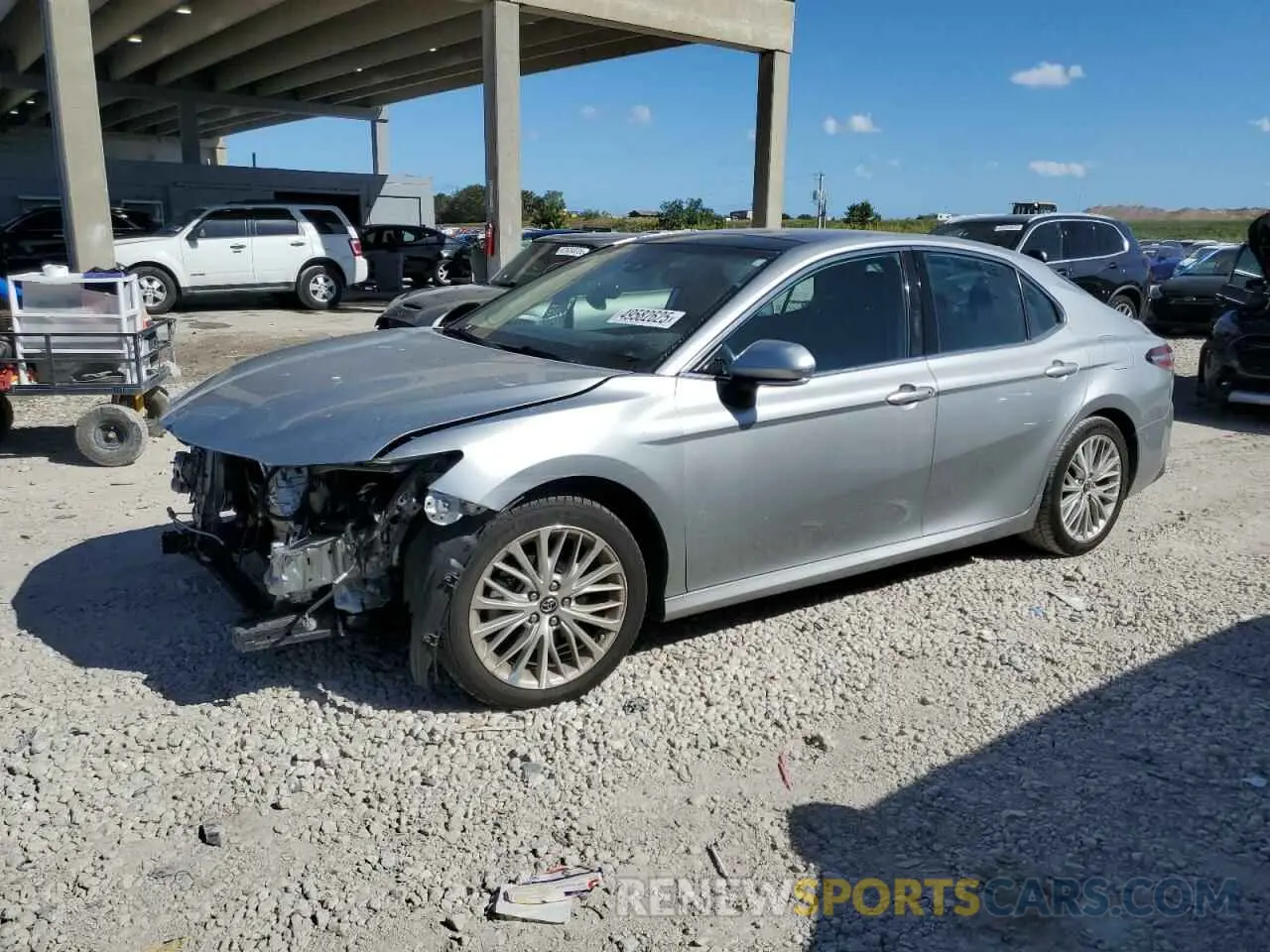 1 Photograph of a damaged car 4T1BZ1HK8KU030199 TOYOTA CAMRY 2019