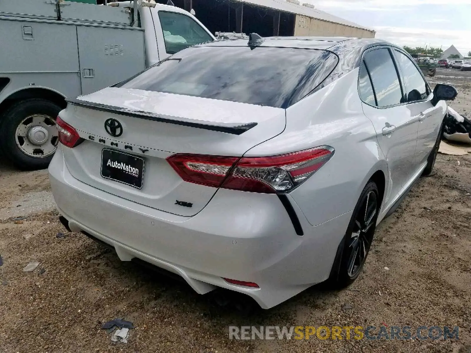 4 Photograph of a damaged car 4T1BZ1HK9KU030664 TOYOTA CAMRY 2019