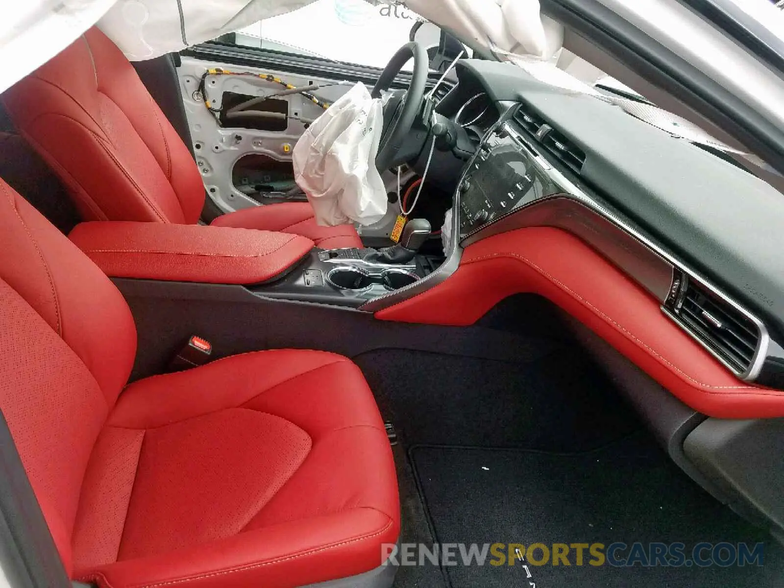 5 Photograph of a damaged car 4T1BZ1HK9KU030664 TOYOTA CAMRY 2019