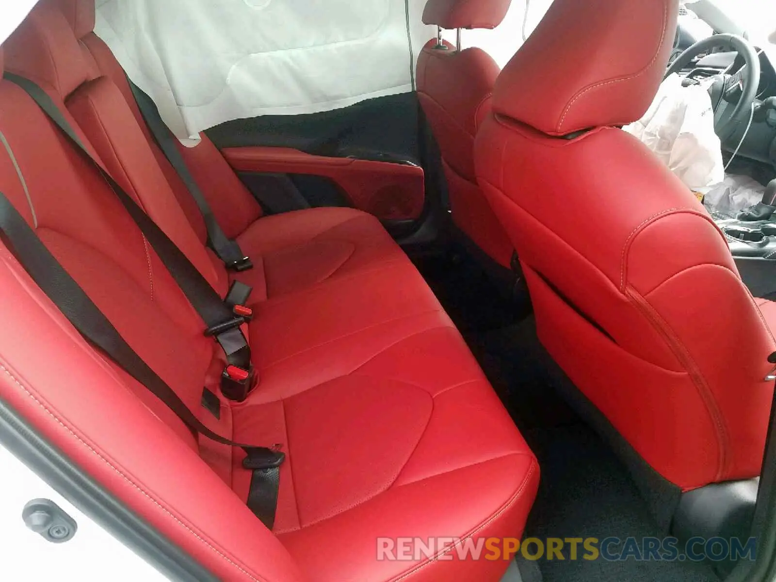 6 Photograph of a damaged car 4T1BZ1HK9KU030664 TOYOTA CAMRY 2019