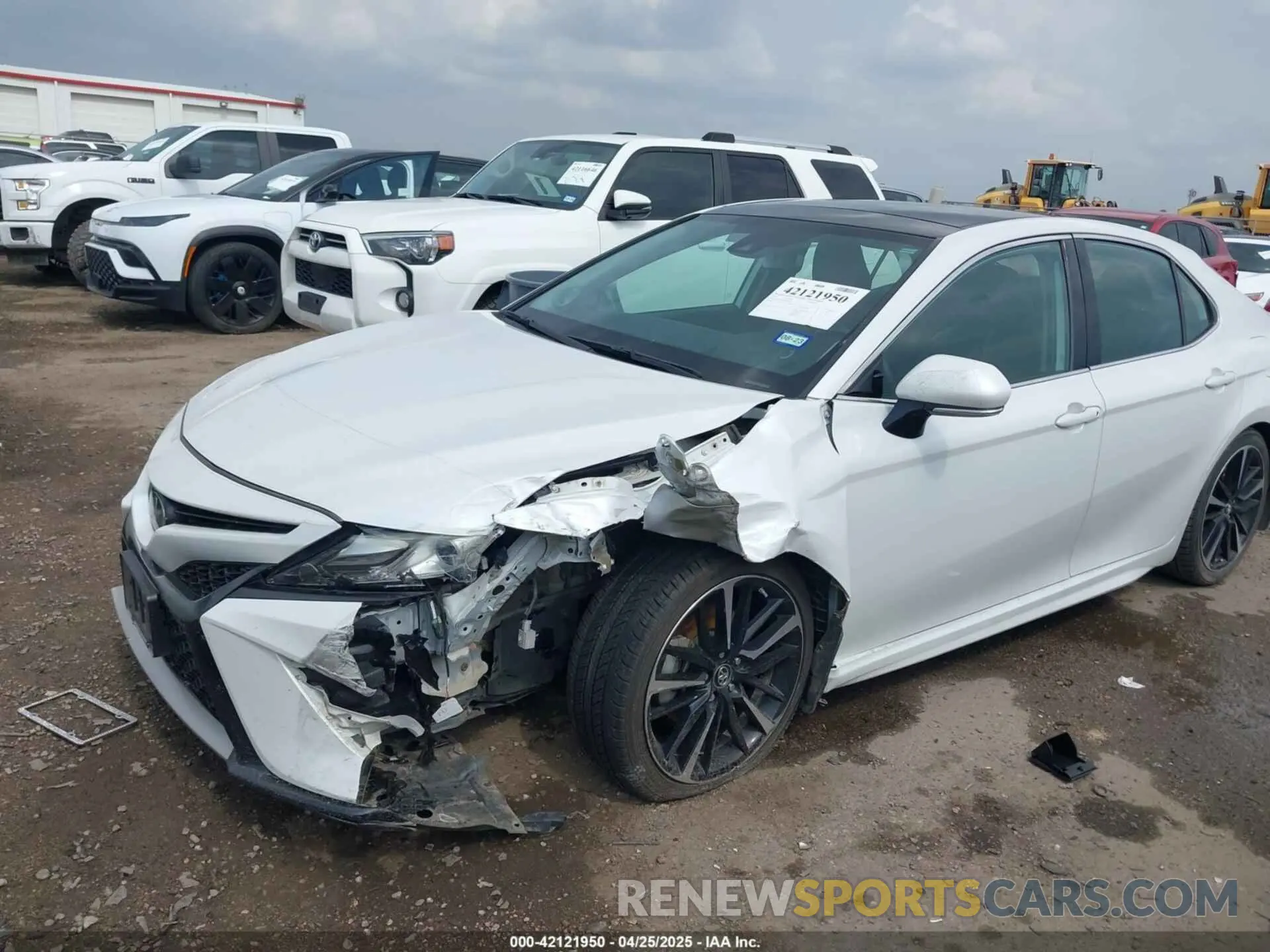 2 Photograph of a damaged car 4T1BZ1HKXKU027627 TOYOTA CAMRY 2019