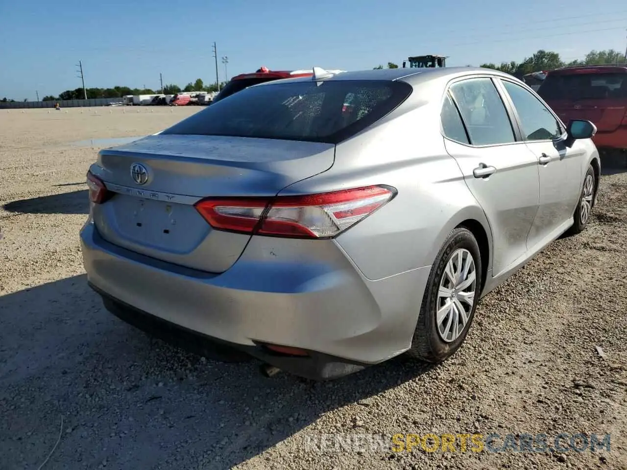 4 Photograph of a damaged car 4T1A11AK1LU915438 TOYOTA CAMRY 2020