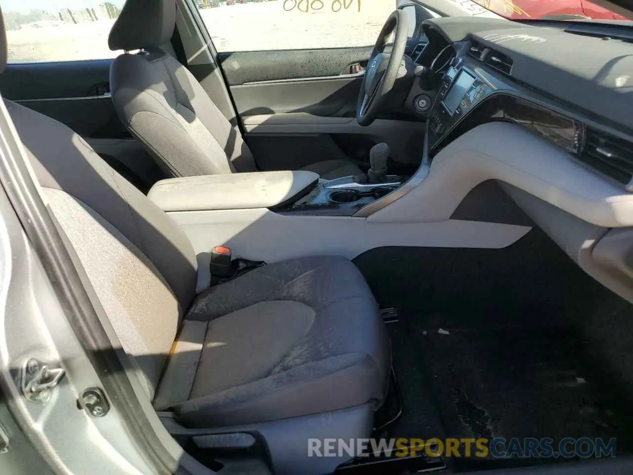 5 Photograph of a damaged car 4T1A11AK1LU915438 TOYOTA CAMRY 2020