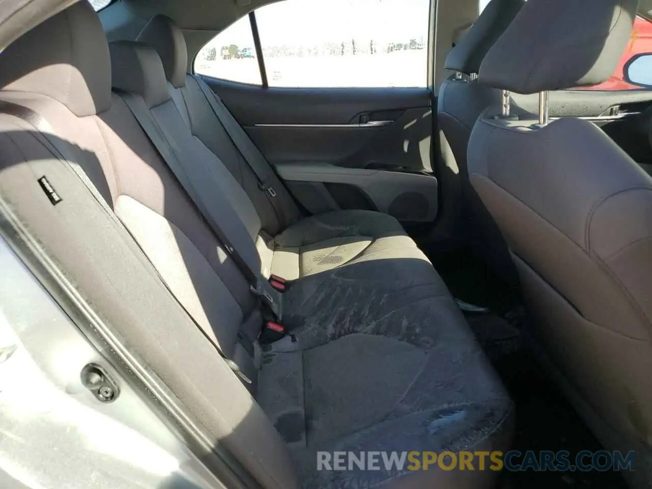 6 Photograph of a damaged car 4T1A11AK1LU915438 TOYOTA CAMRY 2020