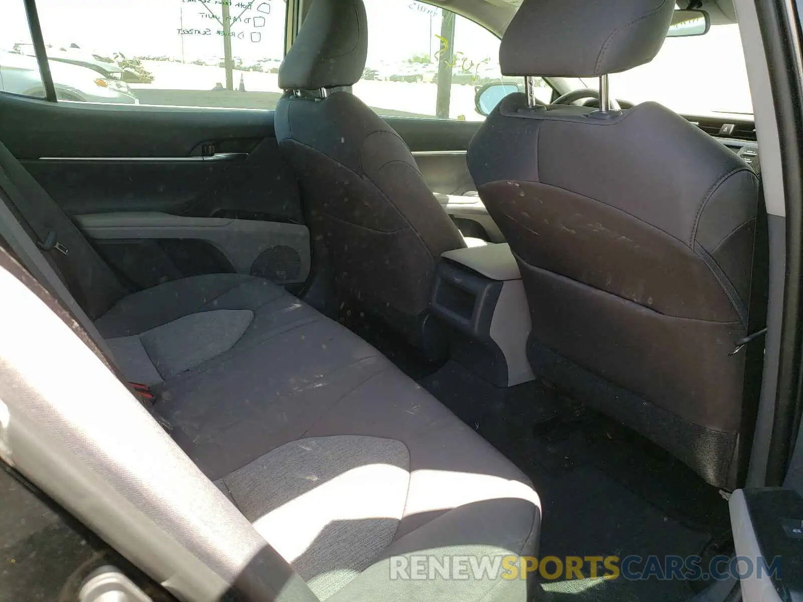 6 Photograph of a damaged car 4T1A11AK6LU864485 TOYOTA CAMRY 2020