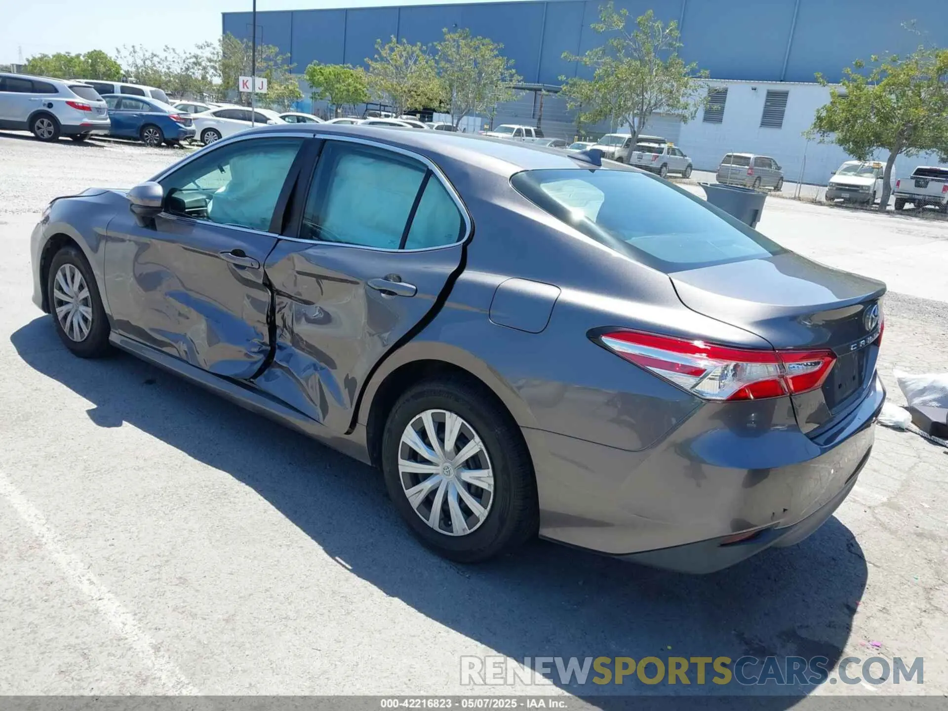 3 Фотография поврежденного автомобиля 4T1A11AKXLU882570 TOYOTA CAMRY 2020