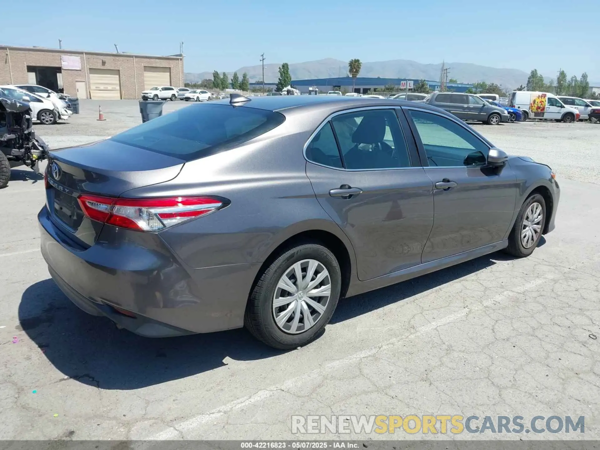 4 Фотография поврежденного автомобиля 4T1A11AKXLU882570 TOYOTA CAMRY 2020