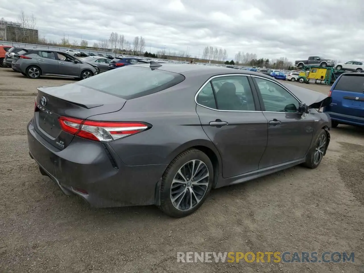 3 Photograph of a damaged car 4T1B21HK0LU522683 TOYOTA CAMRY 2020